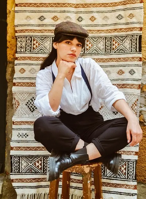 femme au style personnel assumé vêtements qui lui ressemblent confiance en soi